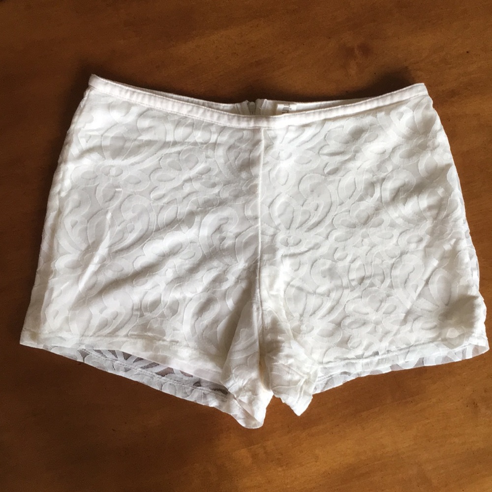 Lace Mimi Chica Back-Zip Shorts